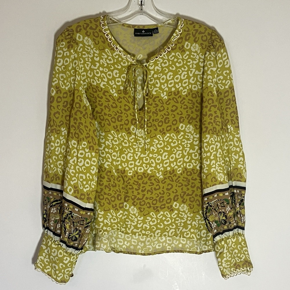 Emily Lovelock Top Womens Large Green Leopard Cheetah Scalloped Heart Button Art
